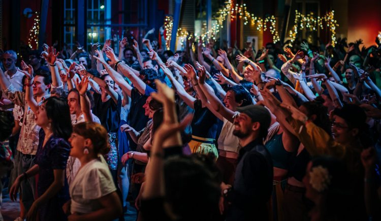 CHRISTMAS SWING 2024