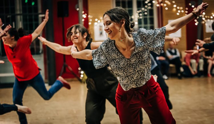 CHRISTMAS SWING 2024